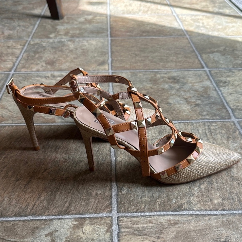 Mix No. 6 Tan and Gold Strappy Heels - Picture 3 of 10